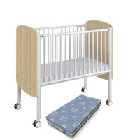 Lit à barreaux avec matelas