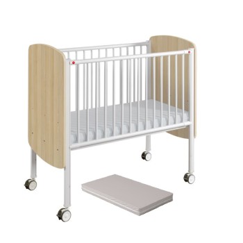 Lit à barreaux avec matelas